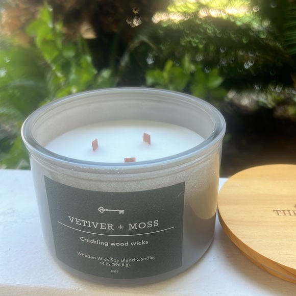 Vetiver + Moss Scented Candle - Picture 8 of 16